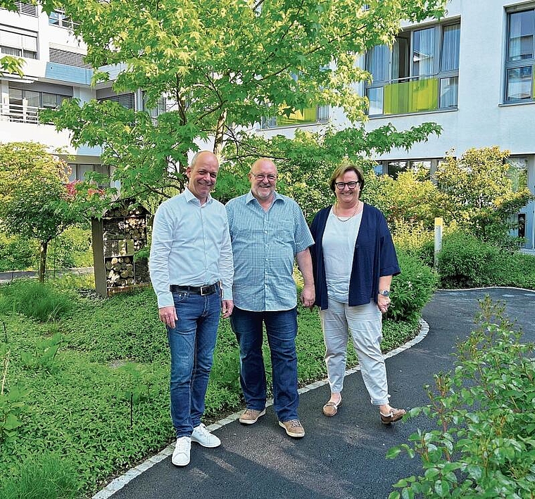 Freuen sich auf viele Besucherinnen und Besucher: Geschäftsführer Salvatore Pranzo, Hotellerie-Chef Peter Jakob 
und Stiftungsratspräsidentin Ingrid Pfeiffer. Foto: Caspar Reimer