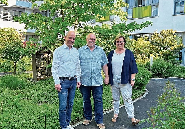 Freuen sich auf viele Besucherinnen und Besucher: Geschäftsführer Salvatore Pranzo, Hotellerie-Chef Peter Jakob 
und Stiftungsratspräsidentin Ingrid Pfeiffer. Foto: Caspar Reimer