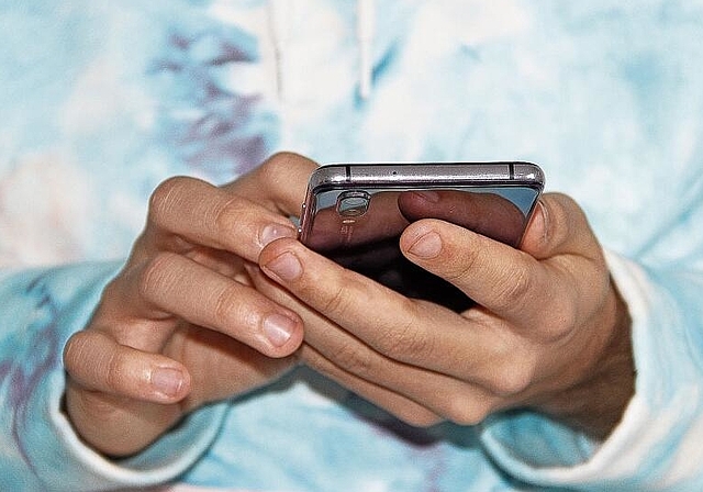 Digital verunsichert: Die rasanten Veränderungen im Bereich Kommunikation stellen bisherige Erziehungsmethoden 
vor grosse Herausforderungen. Symbolbild: Pixabay.com