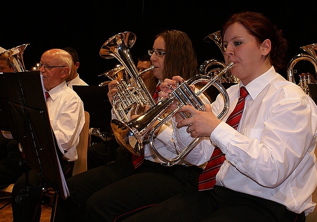 Konzentrierte Bäserinnen: Musikverein Wahlen. Fotos: Jürg Jeanloz 