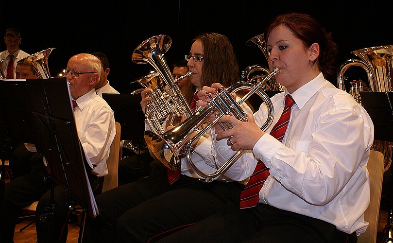 Konzentrierte Bäserinnen: Musikverein Wahlen. Fotos: Jürg Jeanloz 