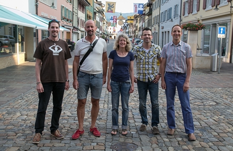 Ohne sie läuft nix: «Chefköchin» Monika Fluri umrahmt von Lukas Reinhard, Administration, Anmeldungen; Peter Paulmichl, Speaker; Stefan Thüring, Finanzen, Administration; Werner Mayr, Werbung, Presse (v.l.).Foto: Martin Staub 