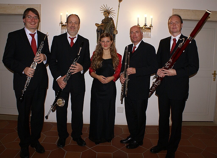 Bach-Künstler im Kloster: (v.l.) Albrecht Pinquart, Hendrik Schnöke, Sopranistin Anja Elz, Andreas Knoop und Roland Schulenburg. Foto: Jürg Jeanloz