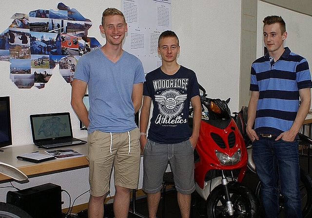 Töff-Trip durch die Schweiz: (v.l.) Justin Laffer, Nando Erzer und Noah Borer. Fotos: Jürg Jeanloz
