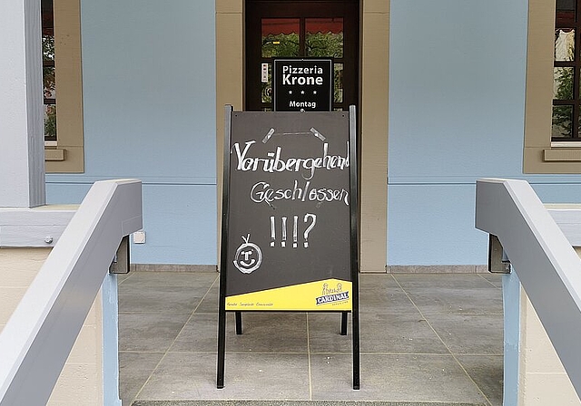 <em/> Ungewisse Zukunft: Wie viele andere Gastrobetriebe in der Region hat auch die Pizzeria Krone in Laufen geschlossen. Auf ein Take-away-Angebot hat der Besitzer bisher verzichtet. Foto: Melanie Brêchet
