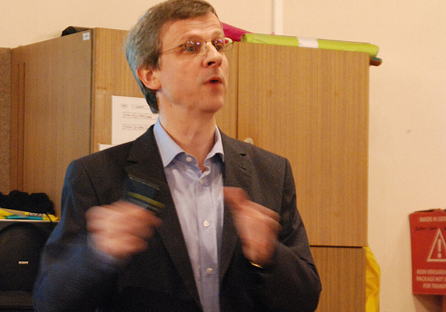 Engagiert: Valentin Flury brachte den Anwesenden die Gefahren des Internets näher.   Foto: Melanie Brêchet