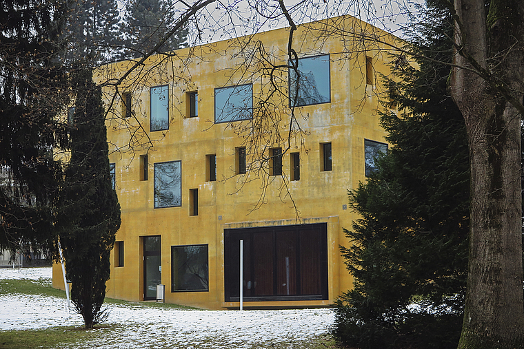 Jugendmusikschule Dornach: Das Haus mit der Fassade, die an eine avantgardistische Notenschrift erinnert, erhält
