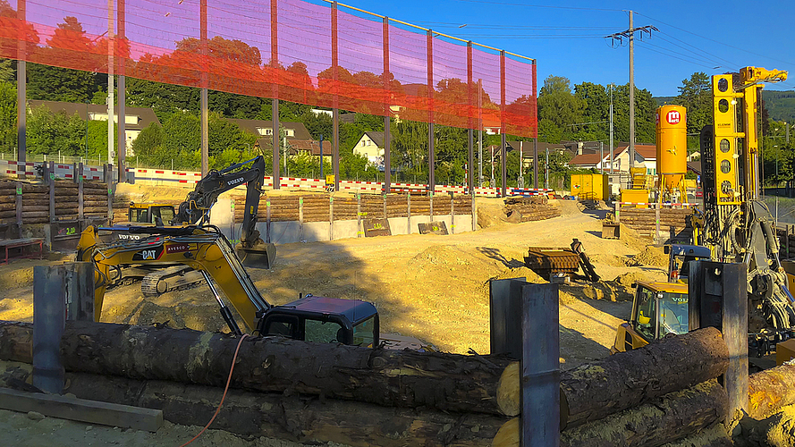 Spektakulär: Seit Wochen schon sticht der Bauplatz ins Auge.  Foto: Thomas Kramer