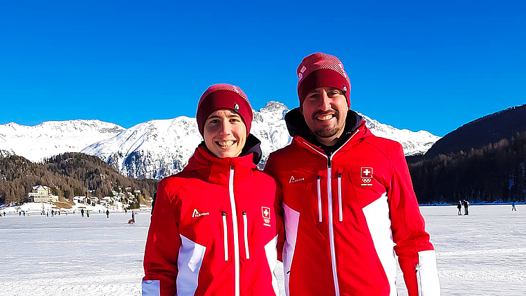 Auf Erfolgskurs: Flavio Gross (l.) mit Nationalcoach Kalon Dobbin in St. Moritz, wo die Eisschnelllauf-Wettkämpfe auf dem zugefrorenen See stattfinden.  Foto: ZVG