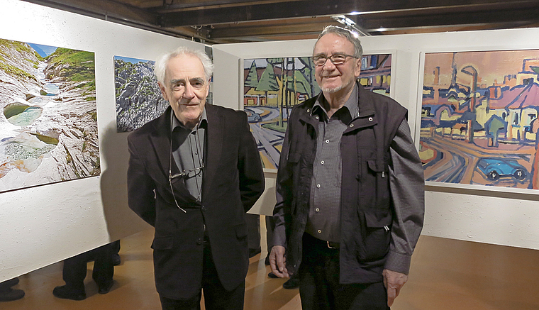 Bildgestaltung: Kaspar Burri (l.) befasst sich mit der Fotografie, Dieter Ehrsam bringt seine Eindrücke mit Farbe auf die Leinwand.  Foto: Edmondo Savoldelli