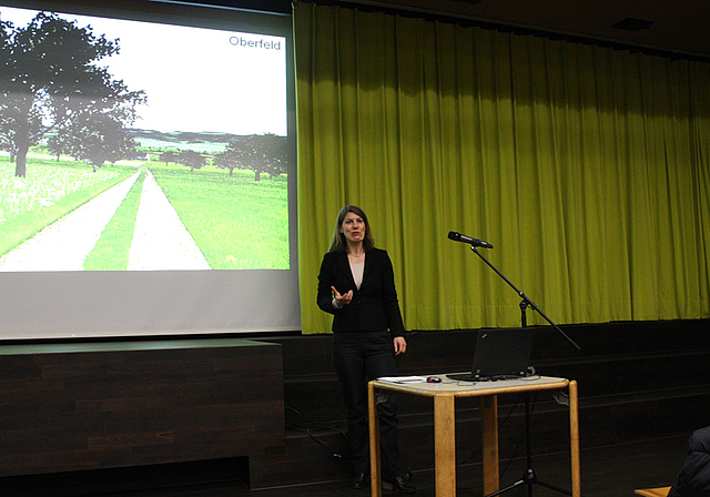Landschaft in Brislach: Ulrike Wissen Hayek erklärte die Vorteile von virtuell erstellten Landschaftsmodellen.  Foto: zvg