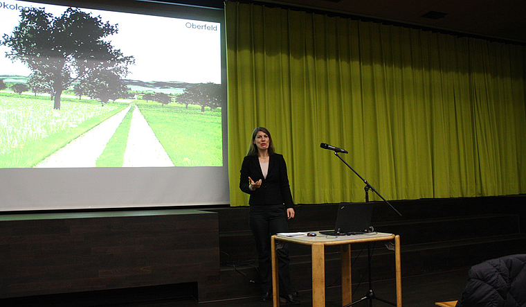 Landschaft in Brislach: Ulrike Wissen Hayek erklärte die Vorteile von virtuell erstellten Landschaftsmodellen.  Foto: zvg