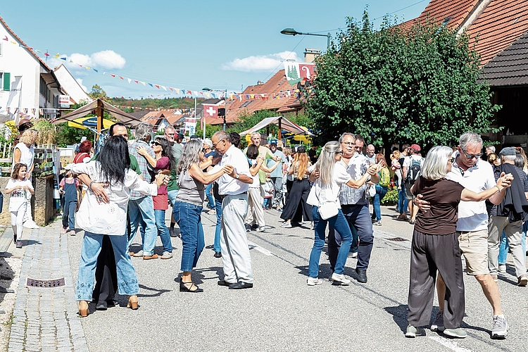 Ein Fest vom Dorf fürs Dorf: Dieses Versprechen hat das OK mit dem Hobelfest eingehalten. Fotos: Seraina Oppliger Ein Fest vom Dorf fürs Dorf: Dieses Versprechen hat das OK mit dem Hobelfest eingehalten. Fotos: Seraina Oppliger