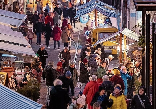 Einmaliges Ambiente: der etwas alternative und zugleich industrielle Charakteram Bazar de Noël auf dem Walzwerkareal.Foto: zvg