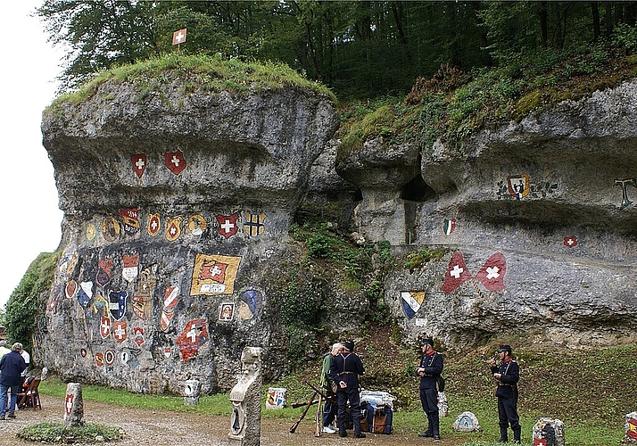 In neuem Glanz: Wappenfelsen Chessiloch. Fotos: Jürg Jeanloz
