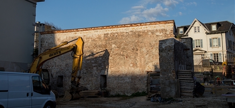 Umstritten: Der Wiederaufbau der Ringmauer in der Viehmarktgasse. Foto: Jürg Jeanloz