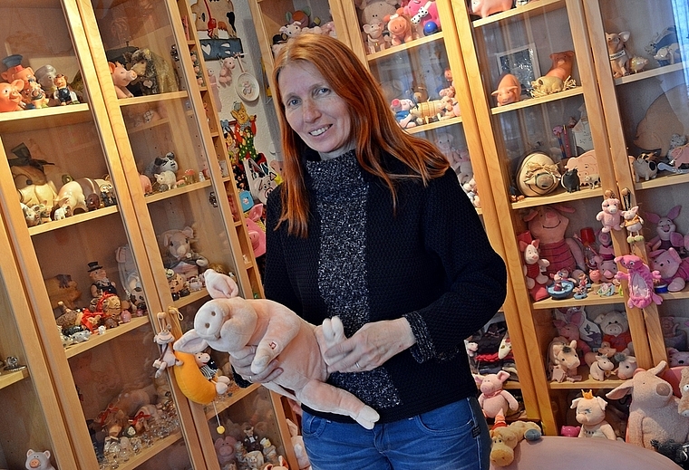 Säuli, so weit das Auge reicht: Hildegard Lieberherr mit ihrem Liebling Arnold.