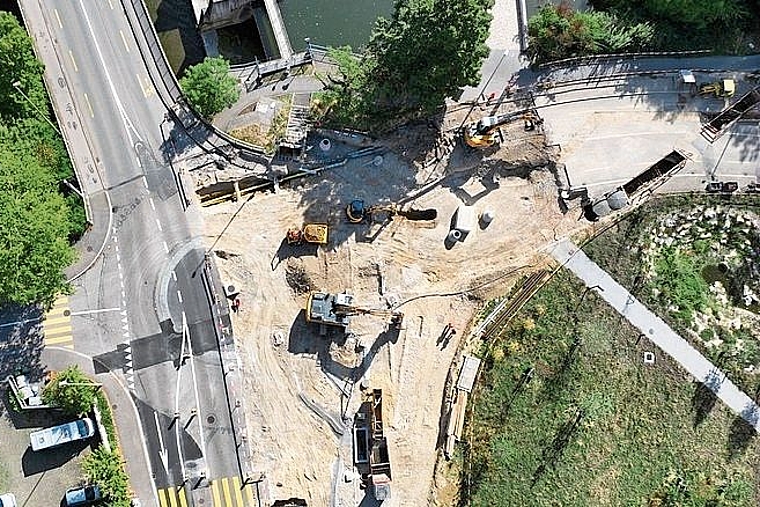 Wegen Bauarbeiten am Kreisel: Die Bruggstrasse wird in Richtung Reinach für den motorisierten Individualverkehr gesperrt. Foto: zVg
