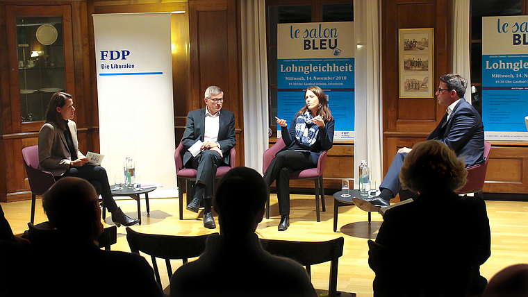 Relevantes Thema, lebendige Diskussion: Brigitte Treyer, Hans Furer, Jana Wachtl und Balz Stückelberger (v. l.). Foto: Axel Mannigel