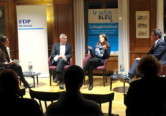 Relevantes Thema, lebendige Diskussion: Brigitte Treyer, Hans Furer, Jana Wachtl und Balz Stückelberger (v. l.).  Foto: Axel Mannigel