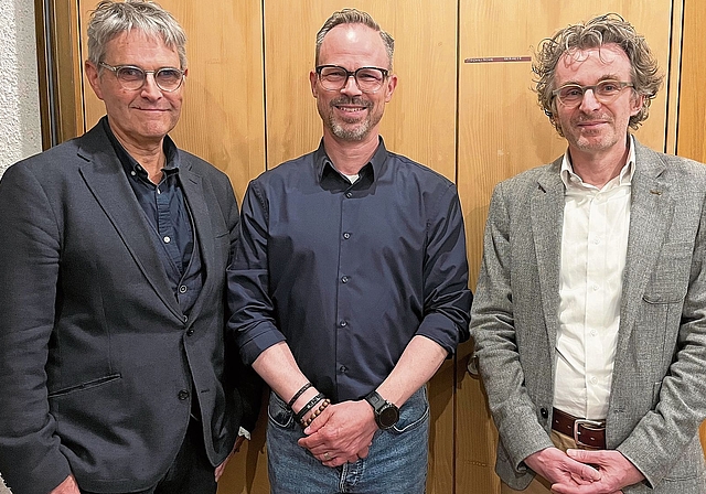 Diskutierten über Steuern: (v.l.) Thomas Steiner, Leiter Finanzen beim Amt für Gemeinden, Andreas Stoecklin, Präsident der IG Flüh, und Kurt Schmidheiny, Professor für Ökonomie der Wissenschaftlichen Fakultät in Basel. Foto: Bea Asper
