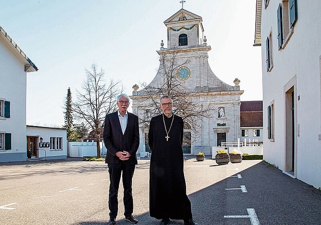 Mariastein feiert: OK Präsident Klaus Fischer und Abt Peter von Sury berichten über das Heimkommen vor fünfzig Jahren und die anstehenden ­Feierlichkeiten. Foto: Martin Staub