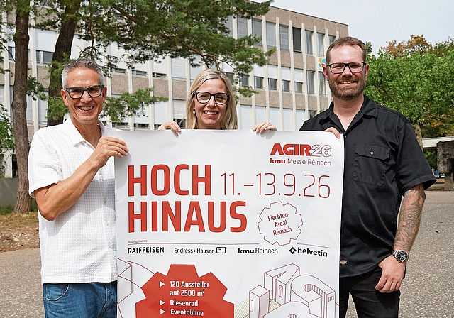 Voller Vorfreude (v. l.): Daniel Haldemann (Ressort Kommunikation und Lehrberufe), OK-Präsidentin Daniela Vorpe und Adrian Billerbeck (Ressort Bau). Foto: Tobias Gfeller