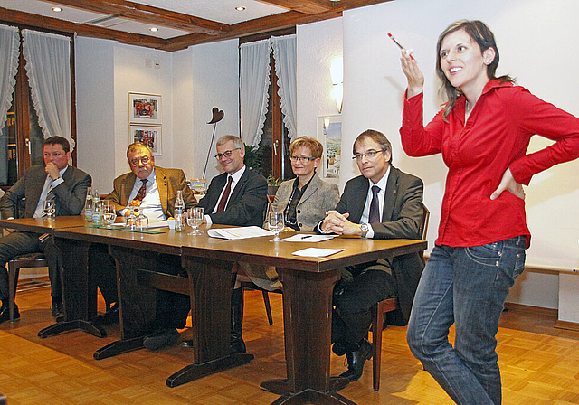 wischen Resignation und Aufbruch: Rolf Richterich, Hans Büttiker, Kurt Fluri, Sabine Pegoraro, Dieter Künzli und Gelgia Herzog waren sich einig: Für viele Entscheidungsträger hört die Welt hinter dem Angenstein auf.  Foto: Gini Minonzio