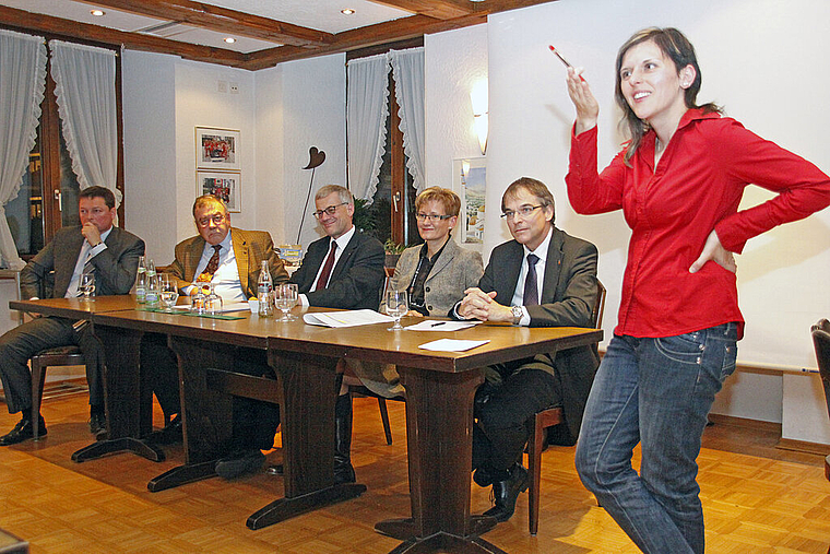 wischen Resignation und Aufbruch: Rolf Richterich, Hans Büttiker, Kurt Fluri, Sabine Pegoraro, Dieter Künzli und Gelgia Herzog waren sich einig: Für viele Entscheidungsträger hört die Welt hinter dem Angenstein auf. Foto: Gini Minonzio