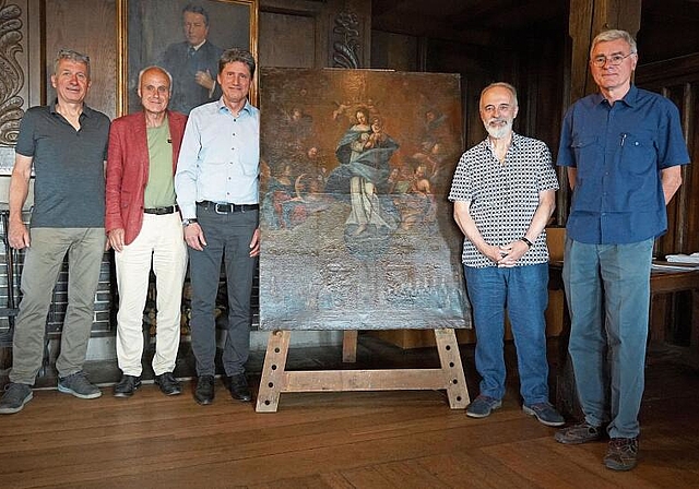 Feierliche Übergabe: (v. l.) Stefan Buess (Restaurator), Stephan Mathis (Stiftungsratsmitglied Burg Reichenstein), Stefan Zimmerli (Stiftungsratspräsident), Sergio Wagner (Kirchgemeindepräsident Burg im Leimental) und Stephan Schneider (Stiftung