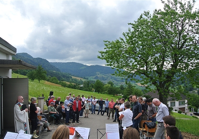Einweihung der neuen Wasserversorgung. Foto: Bea Asper