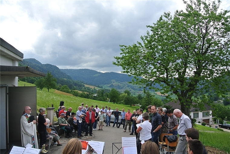 Einweihung der neuen Wasserversorgung. Foto: Bea Asper