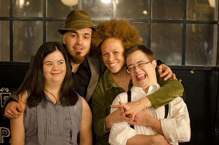 Musik verbindet: Der Zürcher Dodo Jud (2. v. l.) ist eines der Aushängeschilder Schweizer Reggae-Szene und singt seine erfrischenden Lieder am Samstag am Together-Festival in Münchenstein. Foto: ZVG