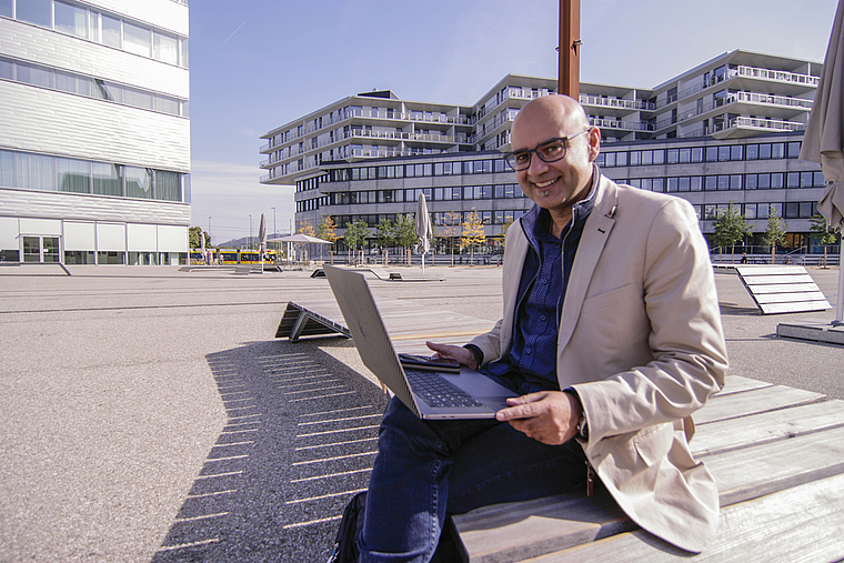 Kreative Umgebung: Der App-Entwickler David Meier auf dem Campus der Künste. Foto: Lukas Hausendorf