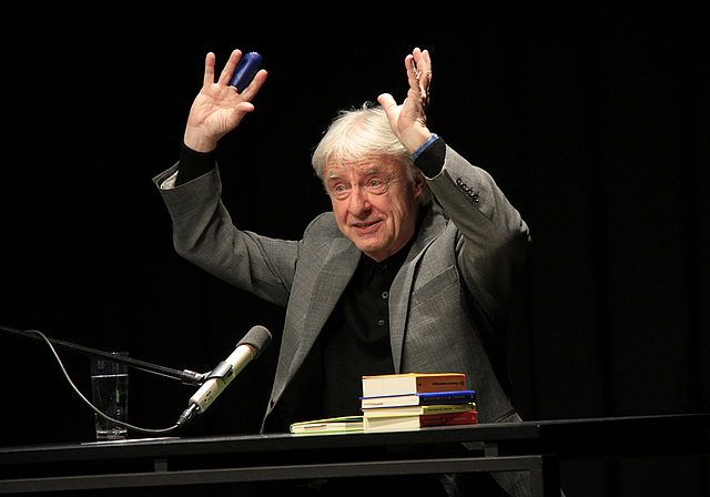 Emil Steinberger: Gestikulierend … Foto: Martin Staub