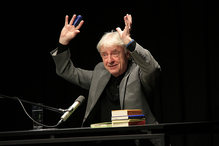 Emil Steinberger: Gestikulierend … Foto: Martin Staub