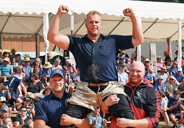 Überzeugender Eidgenosse: Adrian Odermatt aus Liesberg gewinnt nach 2024 zum zweiten Mal das Steinegg Schwingfest ob Himmelried. Foto: eh-presse