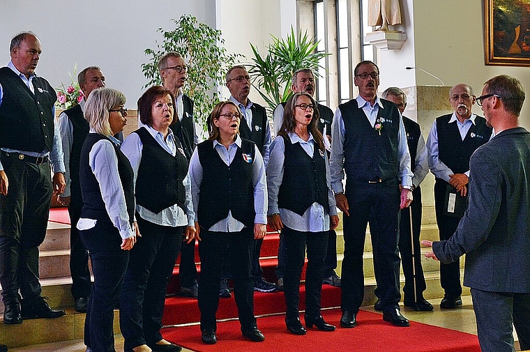 <em>Jesus is coming: </em>Der Chor Grellingen lässt diese Botschaft im Lied «Freedom is coming» aufs Publikum einwirken. Foto: Roland Bürki