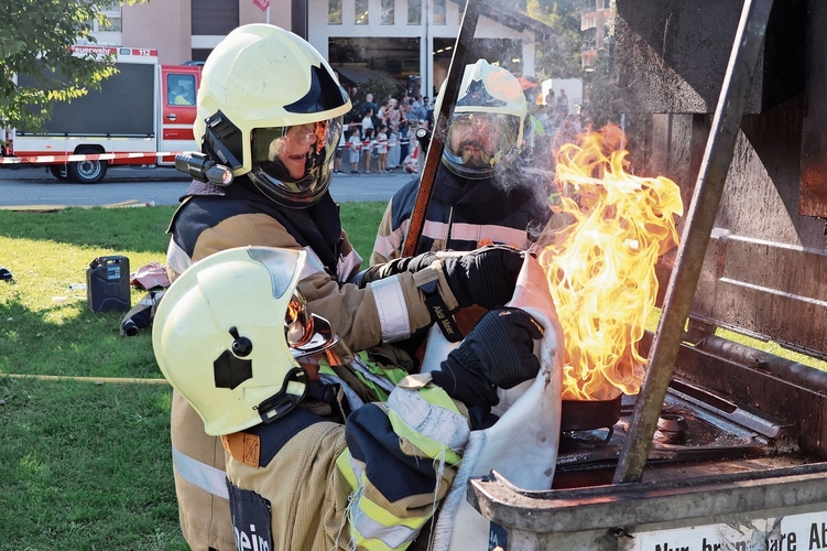 Postenlauf: Mehrere Stationen führten die Kinder spielerischans Handwerk der Feuerwehrleute heran.