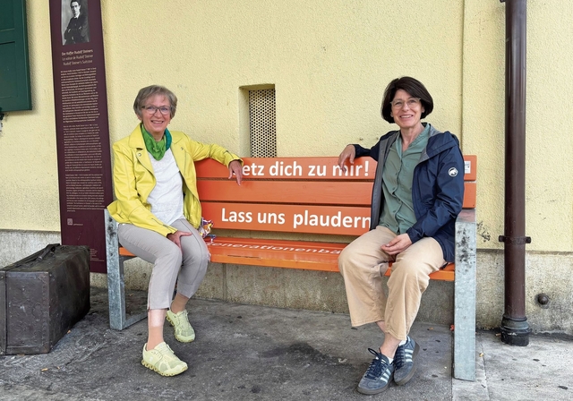 Bereit zum Plaudern: Elisabeth Bremgartner (links) und Karin Morf wissen, wie man jemanden in ein Gespräch verwickelt.Foto: caspar reimer
