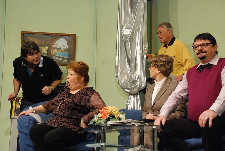 In bester Spiellaune: Ralph Marti, Karin Buchwalder, Monique Stalder, Hans Lehmann und Willi Hofmeier (v. l.). Foto: Thomas Brunnschweiler