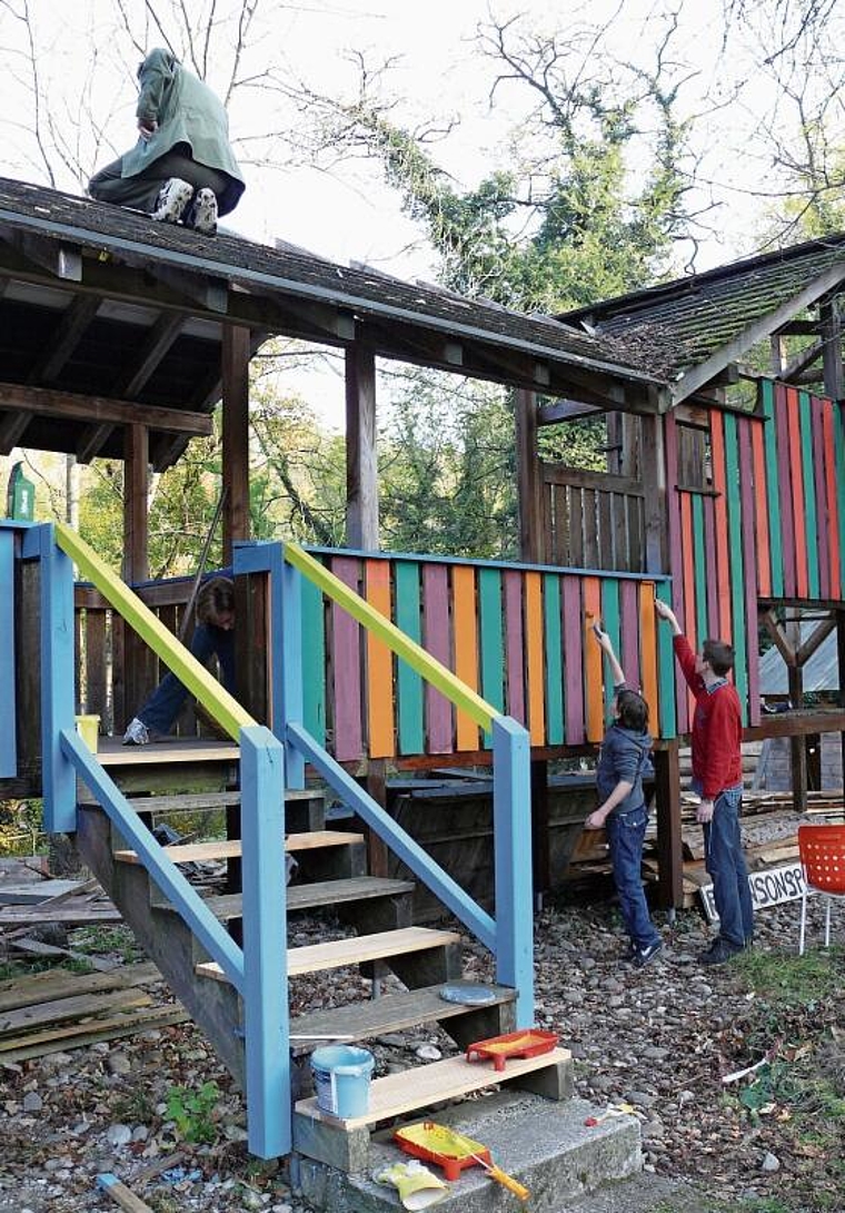 Angebot bei den Nachbarn: Die Gemeinden Münchenstein (Foto) und Aesch haben beide einen Robi-Spielplatz. Foto: Archiv/Heiner Leuthard