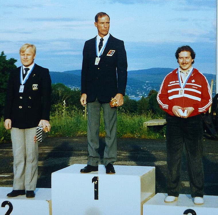 <em>Weltcup Zürich 1987, Siegerehrung Stutzermatch 300 m:</em> Bronze für Peter Stähli (rote Jacke). Foto: zvg