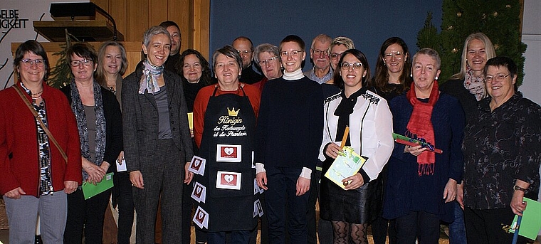 <em>Offenes Singen mit Herz: </em>Seelsorgerinnen, Kirchenchor und Team Laufechuchi. <em>Foto: Jürg jeanloz</em>