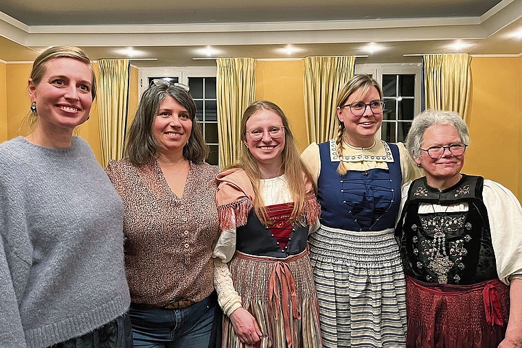 Der Bäuerinnen- und Landfrauenverein hat keine Schwierigkeiten, Frauen für den Vorstand zu finden: (v.l.) Michelle Meier, Stephanie Leonhard, Maria Kupferschmid, Miriam Hauser und Präsidentin Ida Schaffter. Foto: Bea Asper