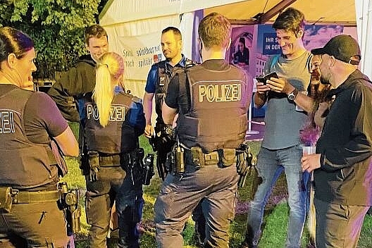 Polizeieinsatz: Gemeinderat Kevin Voegtli kassierte – trotz Bewilligung – eine Anzeige wegen Ruhestörung. Die Dorf-Party konnte dennoch weitergehen. zVg