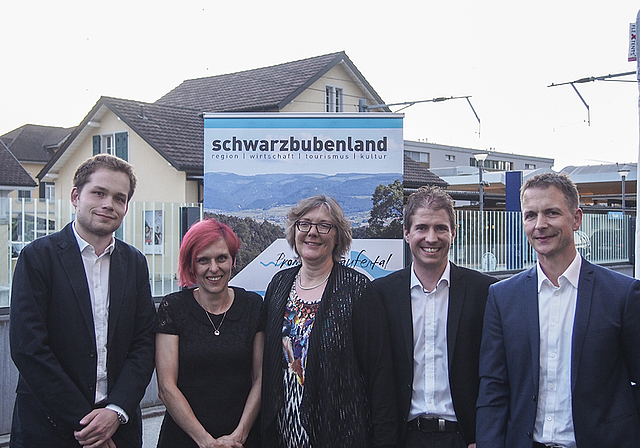 Wollen über das Forum Schwarzbubenland die Region bekannter machen (v. l.): Oliver Sterchi (Leiter Arbeitsgruppe PR), Gelgia Herzog (Präsidentin), Susanne Koch (Rechnungswesen), Thomas Boillat (Wirtschaftsförderer) und Christian Schlatter (Vize-Pr