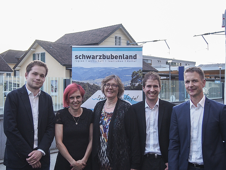 Wollen über das Forum Schwarzbubenland die Region bekannter machen (v. l.): Oliver Sterchi (Leiter Arbeitsgruppe PR), Gelgia Herzog (Präsidentin), Susanne Koch (Rechnungswesen), Thomas Boillat (Wirtschaftsförderer) und Christian Schlatter (Vize-Pr
