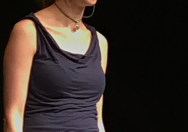 <em>Riss das Publikum mit: </em>Sarah Hakenbergs Auftritt in Laufen war ein voller Erfolg.Foto: peter walthard