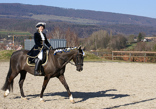 Barockpferd: Anna Zemanska auf Drakopramen.   Foto: Jürg Jeanloz